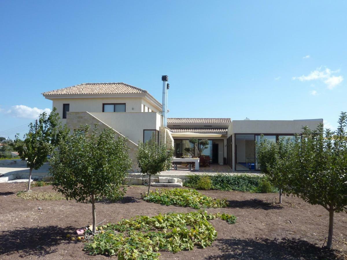 Villa Ampelitis *